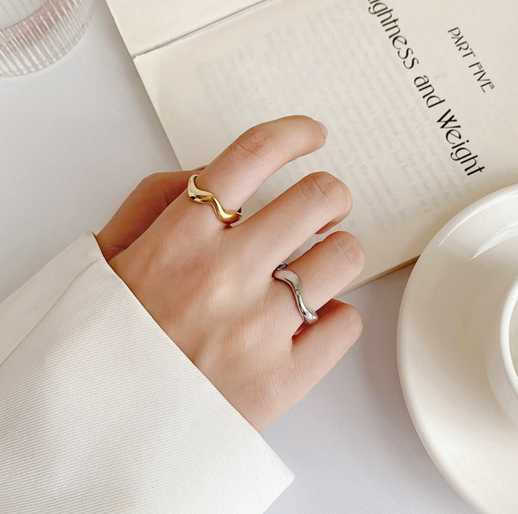 Wavy ring