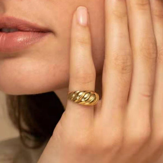 Croissant ring